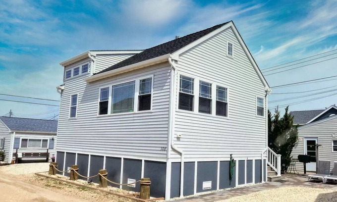 Ocean Beach III House | 💎 Charming Bungalow with Loft - CLOSE TO THE BEACH! Sleeps 4-5