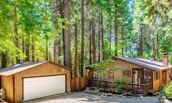 Apple Hill Cabin | Charming Cabin Close to Lake ~ Apple Hill ~ Tahoe