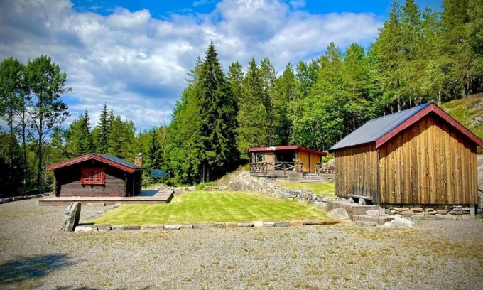 Gjerstad Cabin | Charming cabin from the 1900s in scenic surroundings