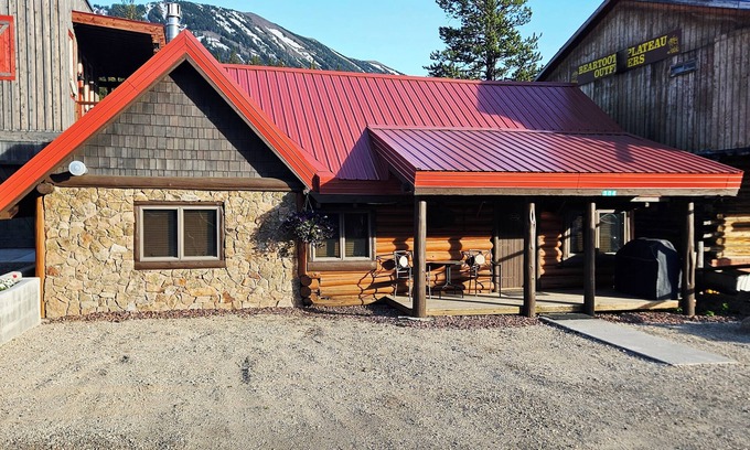 Cooke City-Silver Gate Cabin | Charming cabin in the heart of Downtown Cooke City Montana