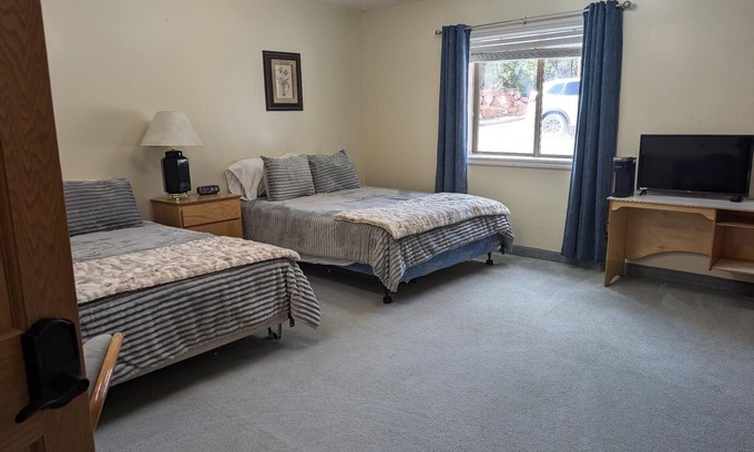 Hot Springs Cabin | Charming cabin with 1 bedroom and WiFi, AC in serene Custer