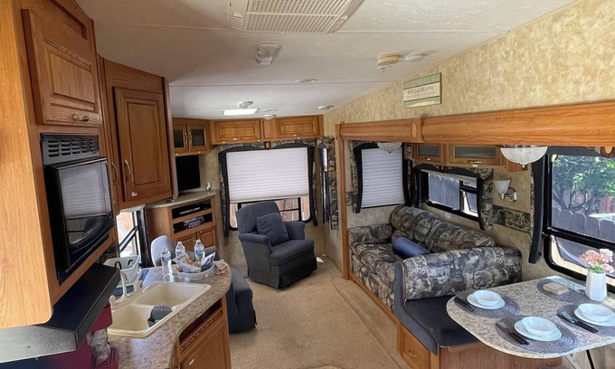 Rolando Park House | Charming Camper in Prime La Mesa Location – WiFi & inside parking Included