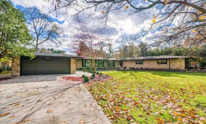 Rochester House | Charming central and remodeled 3-bedroom in fabulous Rochester/brighton