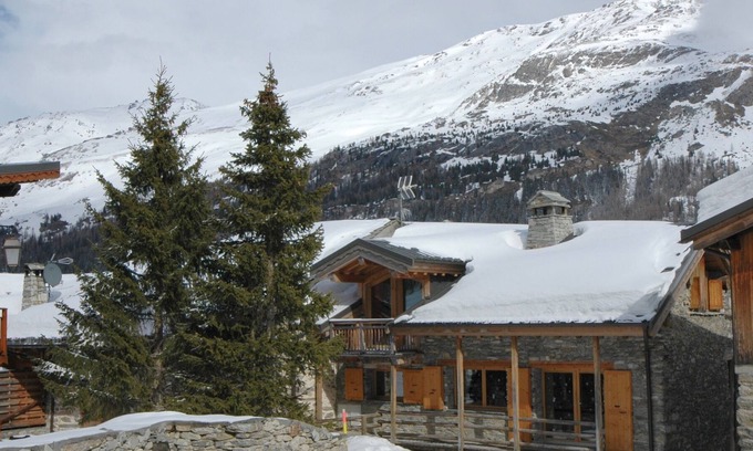 Les Boisses Ski Chalet | Charming chalet at the foot of slopes TIGNES