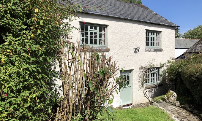 Burgh Island Cottage | Charming character cottage in Kingston, Kingsbridge, Devon, England