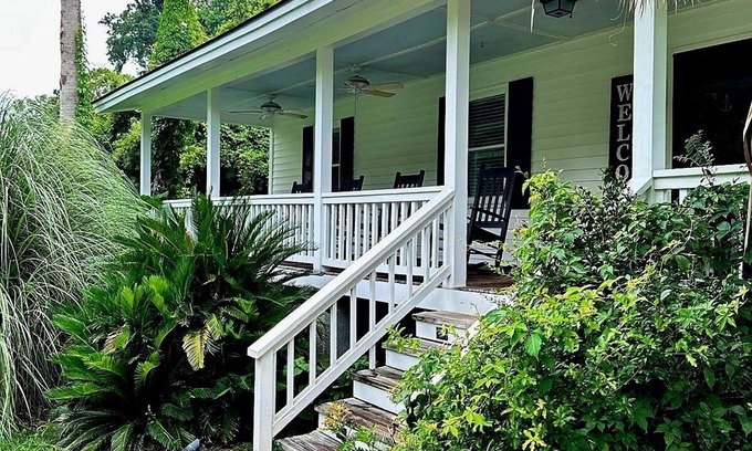 Whitemarsh Island House | Charming Coastal Cottage