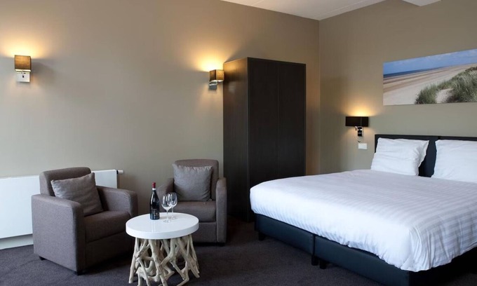 Ouddorp Apartment | Charming Coastal Retreat Steps from the Sea and Dunes! Free Breakfast!