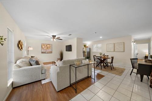El Lago House | Charming Coastal Retreat in Seabrook TX