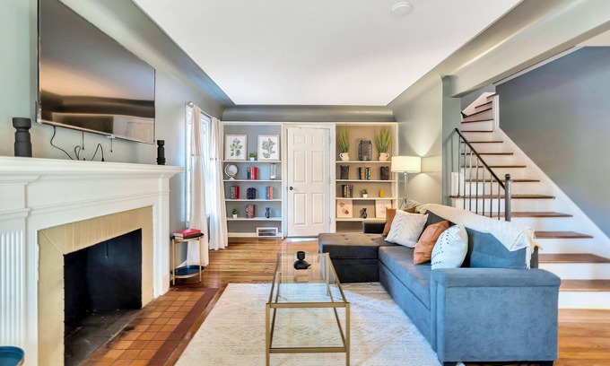 Grosse Pointe House | Charming Colonial Home in calm neighborhood