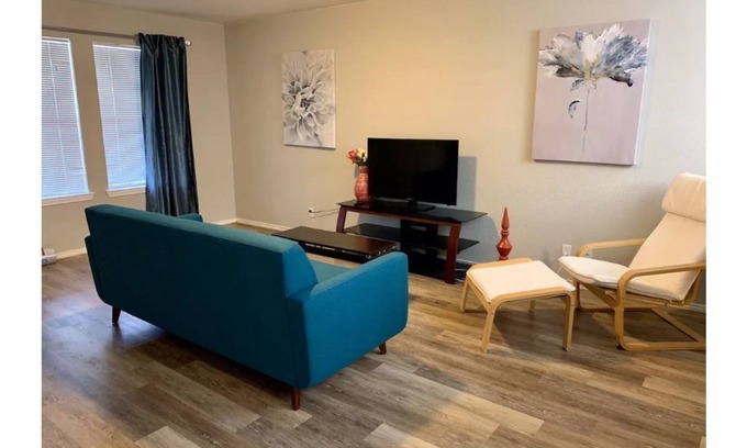 Hutto House | Charming Comfortable Home 30 min of Austin