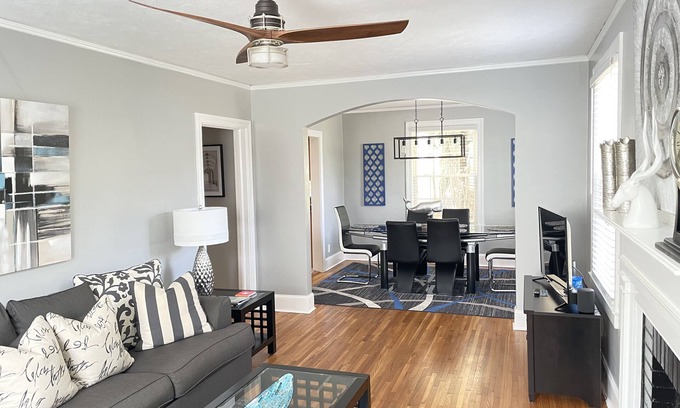 Pendleton King House | ★ Charming Comfy Cottage Home with a Modern Flair★