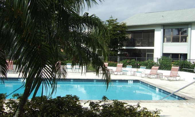 Cypress Lake Condo | Charming Condo in awesome location for shopping, dining, entertainment, beach