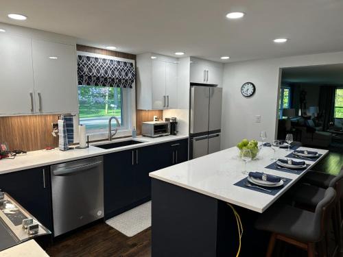 Middlefield House | Charming Connecticut Hideaway