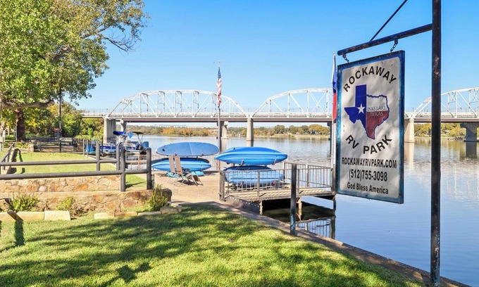 Buchanan Dam House | Charming Container Home | Amazing Lakeview | RV Park Life