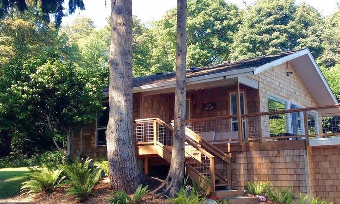 Bainbridge Island Cottage | Charming Cottage With A Grand View Overlooking Puget Sound And Cascade Mountains