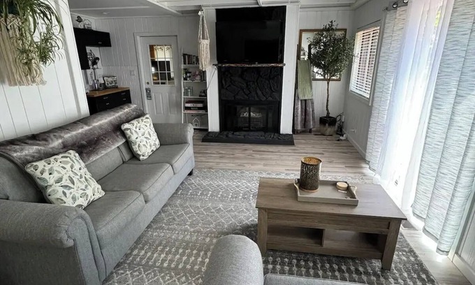 Friendship House | Charming cottage by Castle Rock