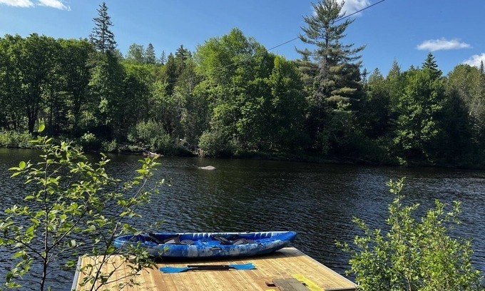 Sainte-Beatrix Cabin | Charming cottage in a peaceful forest & calm river