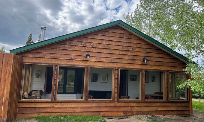 Victoria Beach Cottage | Charming Cottage with Hot Tub!