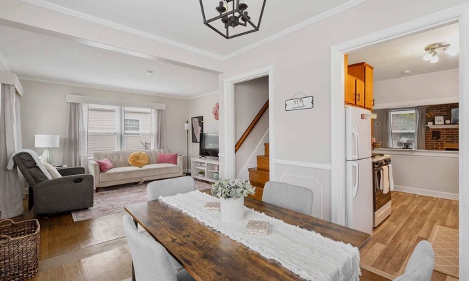 Taylor Berry House | Charming Cottage Centrally Located
