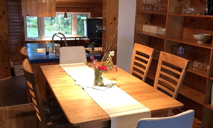 Pointe-Lebel Ski Chalet | Charming cottage directly on the beach at Pointe-Lebel.