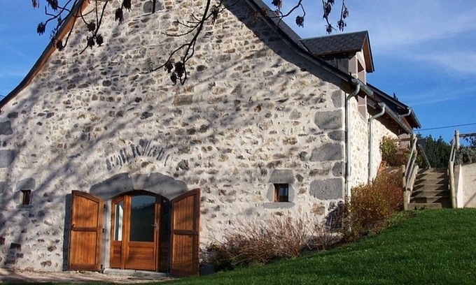 Jaleyrac Cottage | Charming Cottage for 4 with View, Near Lake and Castles, Hiking Trails, WiFi