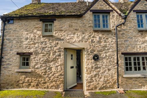 Fairford House | Charming Cottage in Cotswolds Riverside Village