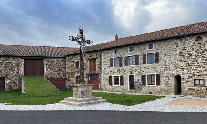 Cistrieres House | Charming cottage in the heart of the village and greenery