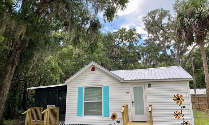 Yankeetown House | Charming cottage in Yankeetown, Florida