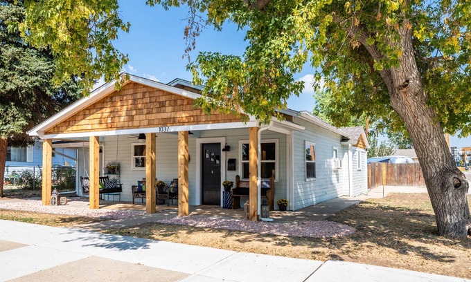 Louisville House | Charming cottage located in historic downtown Louisville.