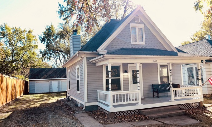 Greater Auburndale House | Charming cottage near hospitals