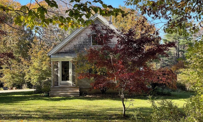 Freeport Cottage | Charming cottage on conservation property