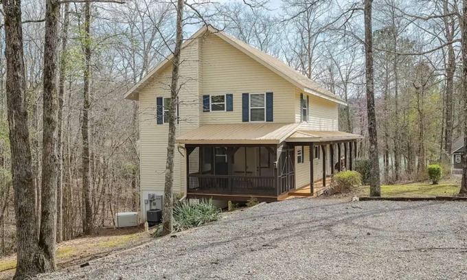 Houston Cottage | Charming cottage on Smith Lake with private dock.