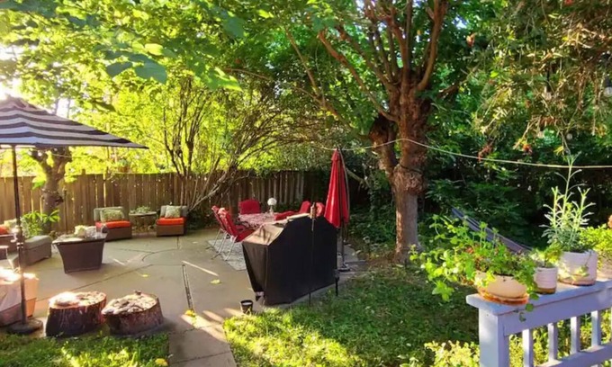 Arden-Arcade Cottage | Charming cottage - Sacramento Oasis