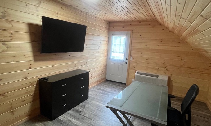 Kelleys Island House | Charming cottage - New in 2024 with AC and Golf cart on peaceful Kelleys Island