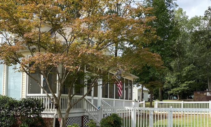 Guntersville House | Charming Cottage with Lake Guntersville View