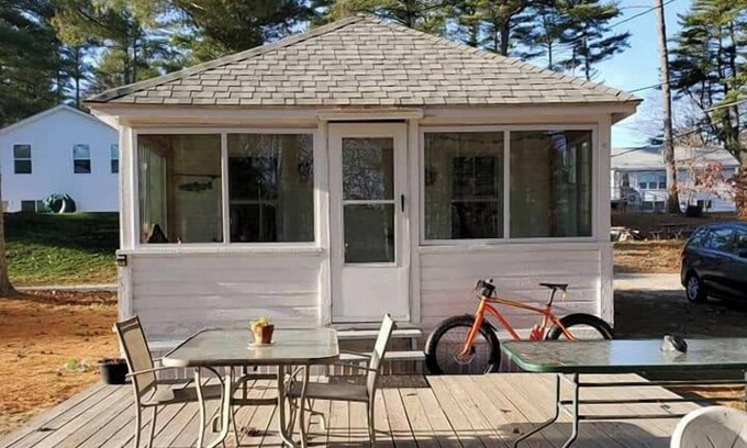 Raymond Cottage | Charming Cottage w/Water Access on Crescent Lake - Perfect Couple’s Getaway!