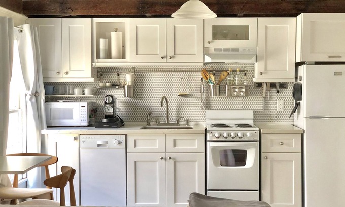 Audubon House | Charming Cottage with an Ergonomic Bed