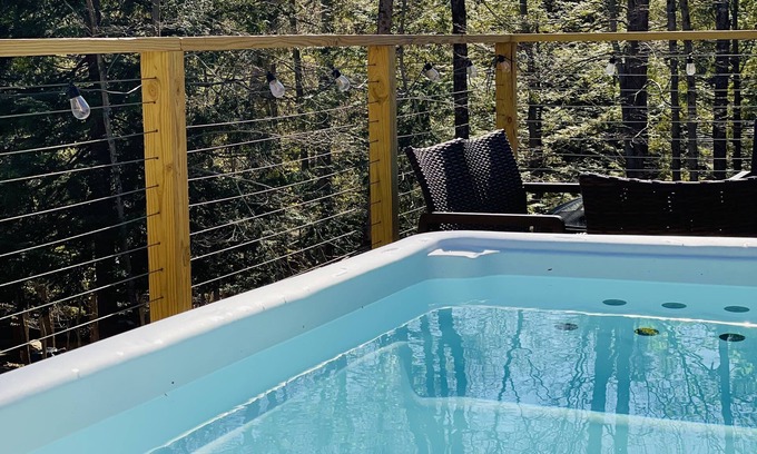 Smallwood Cottage | Charming Cottage with Jacuzzi, Fire Pit and Access to Nearby Lakes!