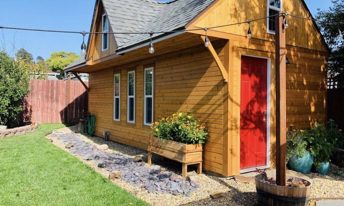 East Richmond Cottage | Charming Cottage with Hot Tub and Yard