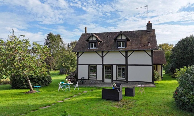 Saires-la-Verrerie Cottage | Charming Country House with Large Garden, Fireplace, and Modern Amenities in Peaceful Setting