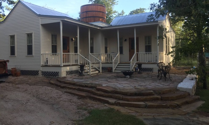 Franklin Estates House | Charming Country Farmhouse 4 miles to Texas A&M