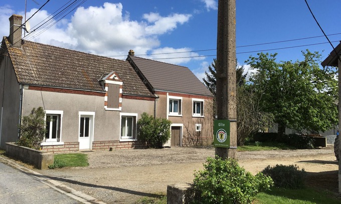 Poulaines Cottage | Charming Country Cottage Near Valençay - 2 Bedrooms, Quiet Garden, Close to Loire Castles & Beauval Zoo