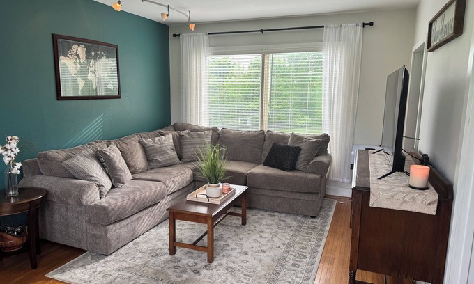Potosi House | Charming Country Getaway – Nestled and Cozy Retreat with Outdoor Fun!