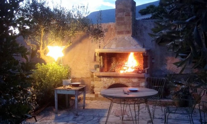 Porto Germeno Cottage | Charming country cottage by the sea one minute