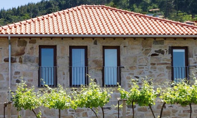 Riba de Mouro House | Charming Country House in Riba de Mouro, Fireplace