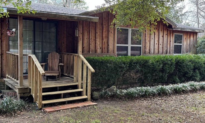 Flora House | Charming country house in Kisatchie National Forest. Hunters welcome