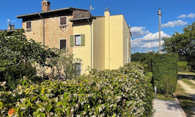 Montioni House | Charming country house - 2 bedroom and WiFi, AC in enchanting Veneto