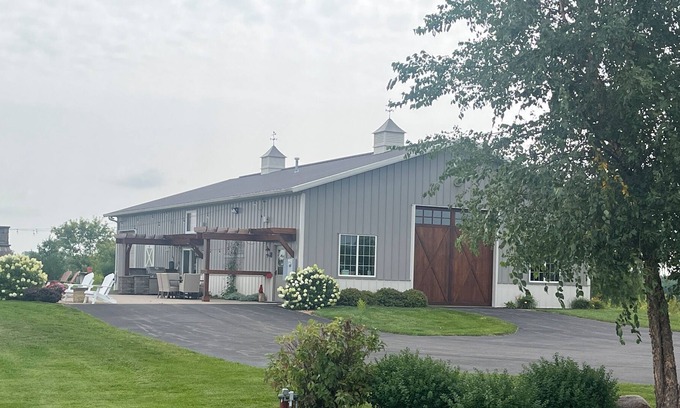 River Falls House | Charming Country Ranch Shouse