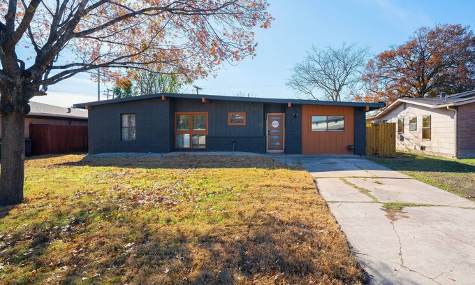 General Krueger House | Charming & cozy 3bd 2ba house with Wi-Fi near downtown San Antonio top sights