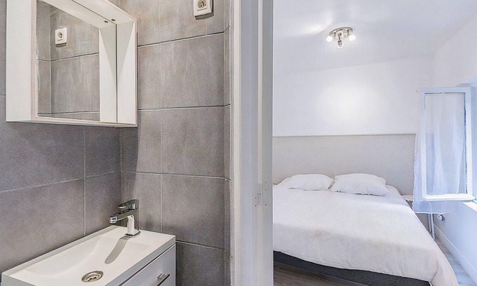 Quartier du Panier Apartment | Charming Cozy Nest by the Old Port